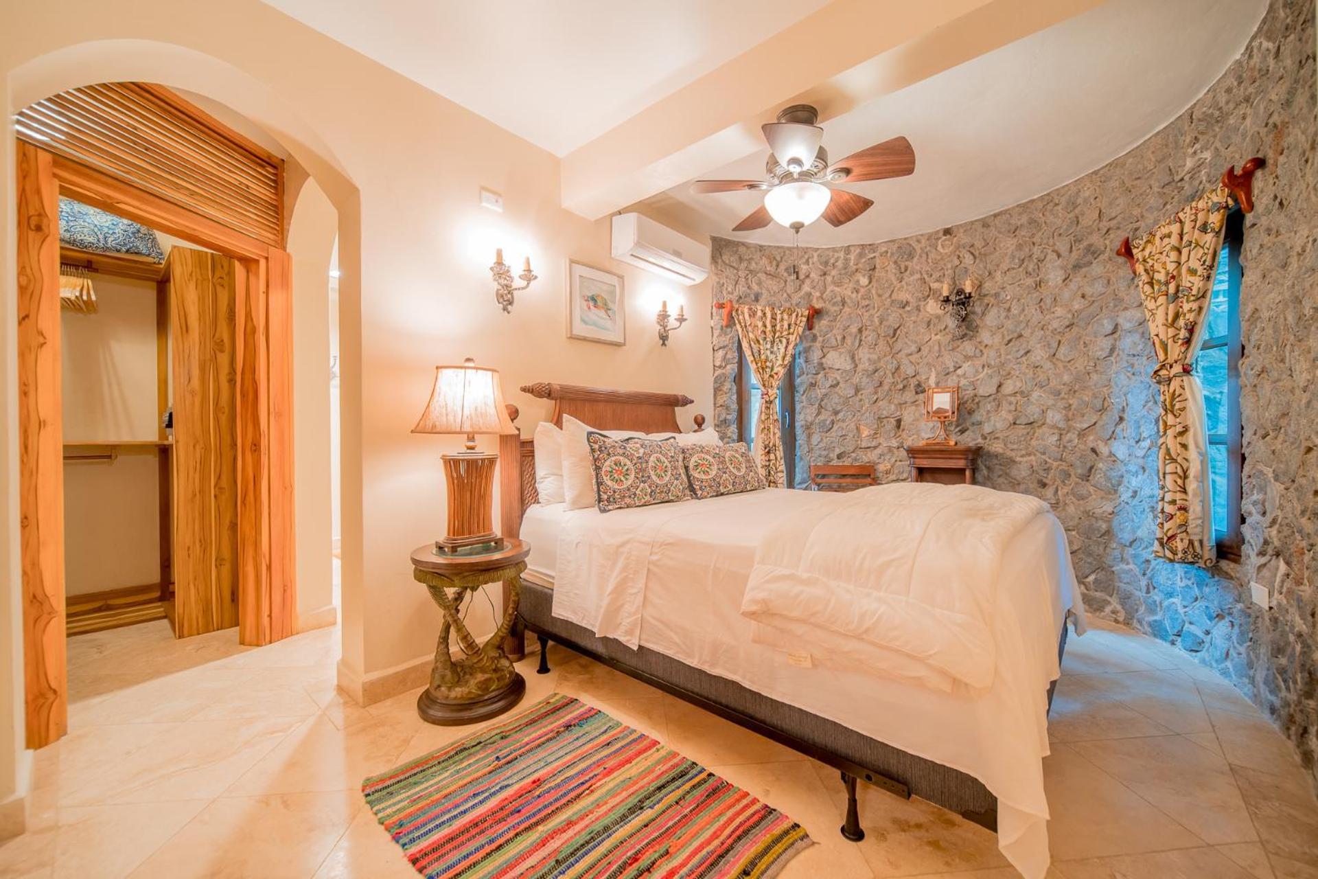 Caribe Tesoro Hotel Уест Бей Екстериор снимка