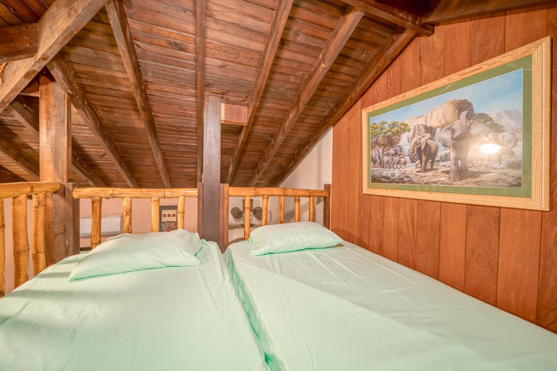 Caribe Tesoro Hotel Уест Бей Екстериор снимка