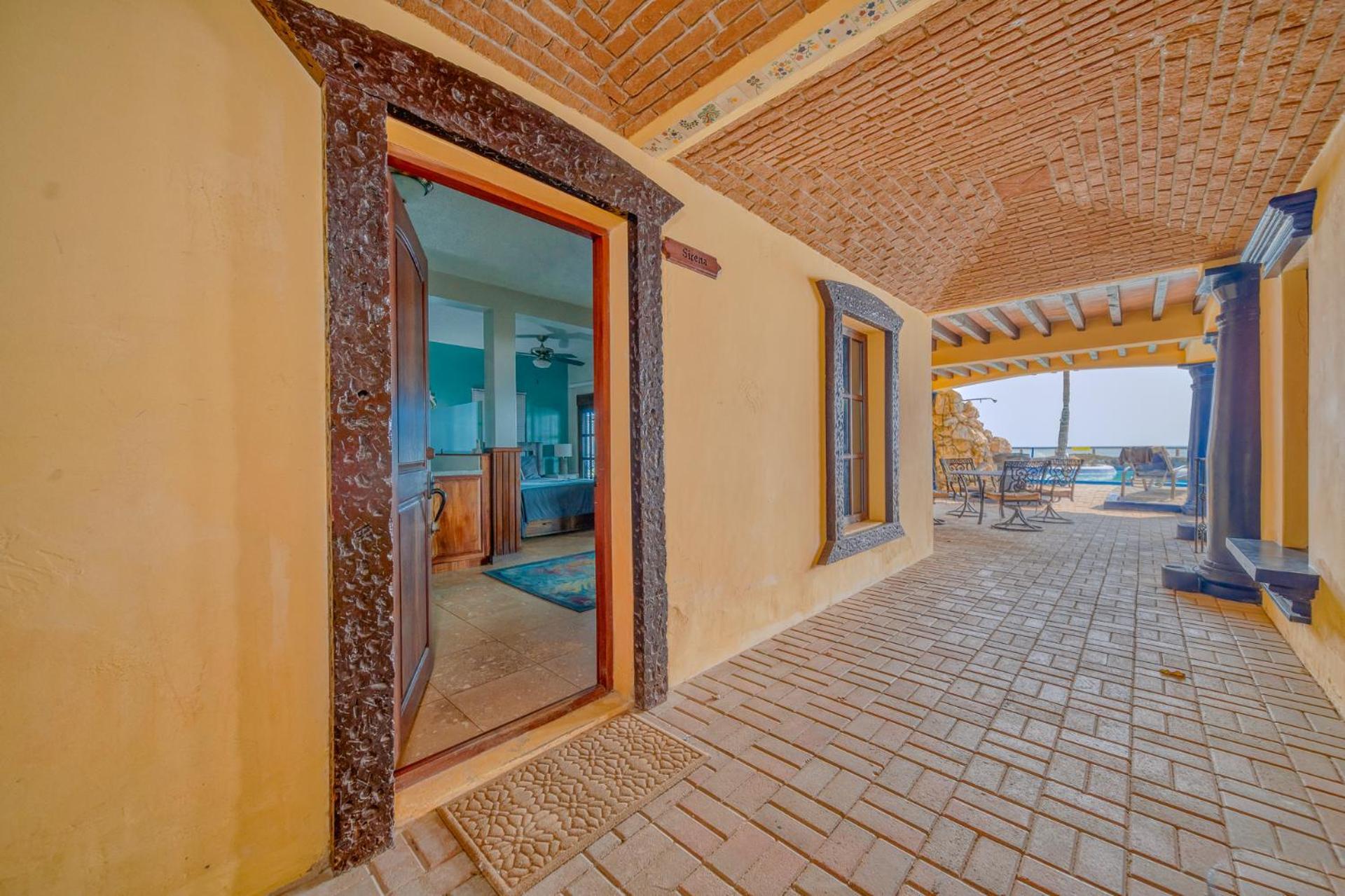 Caribe Tesoro Hotel Уест Бей Екстериор снимка