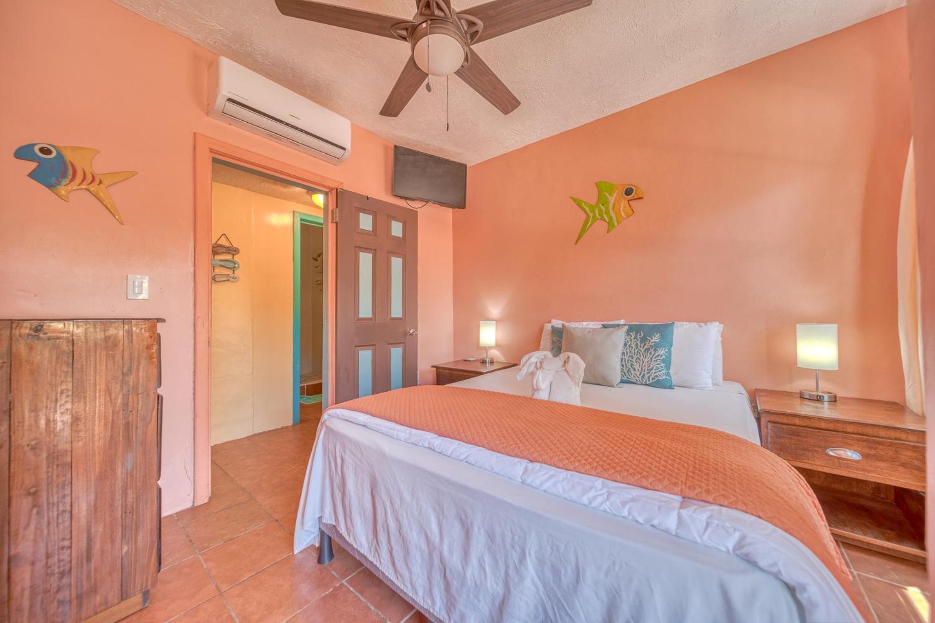 Caribe Tesoro Hotel Уест Бей Екстериор снимка
