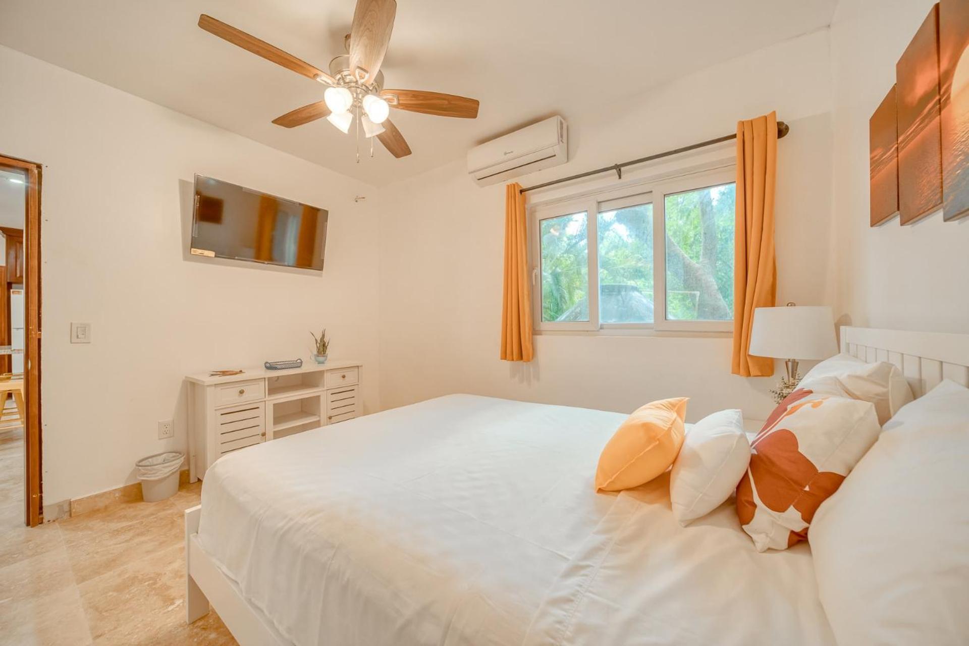 Caribe Tesoro Hotel Уест Бей Екстериор снимка