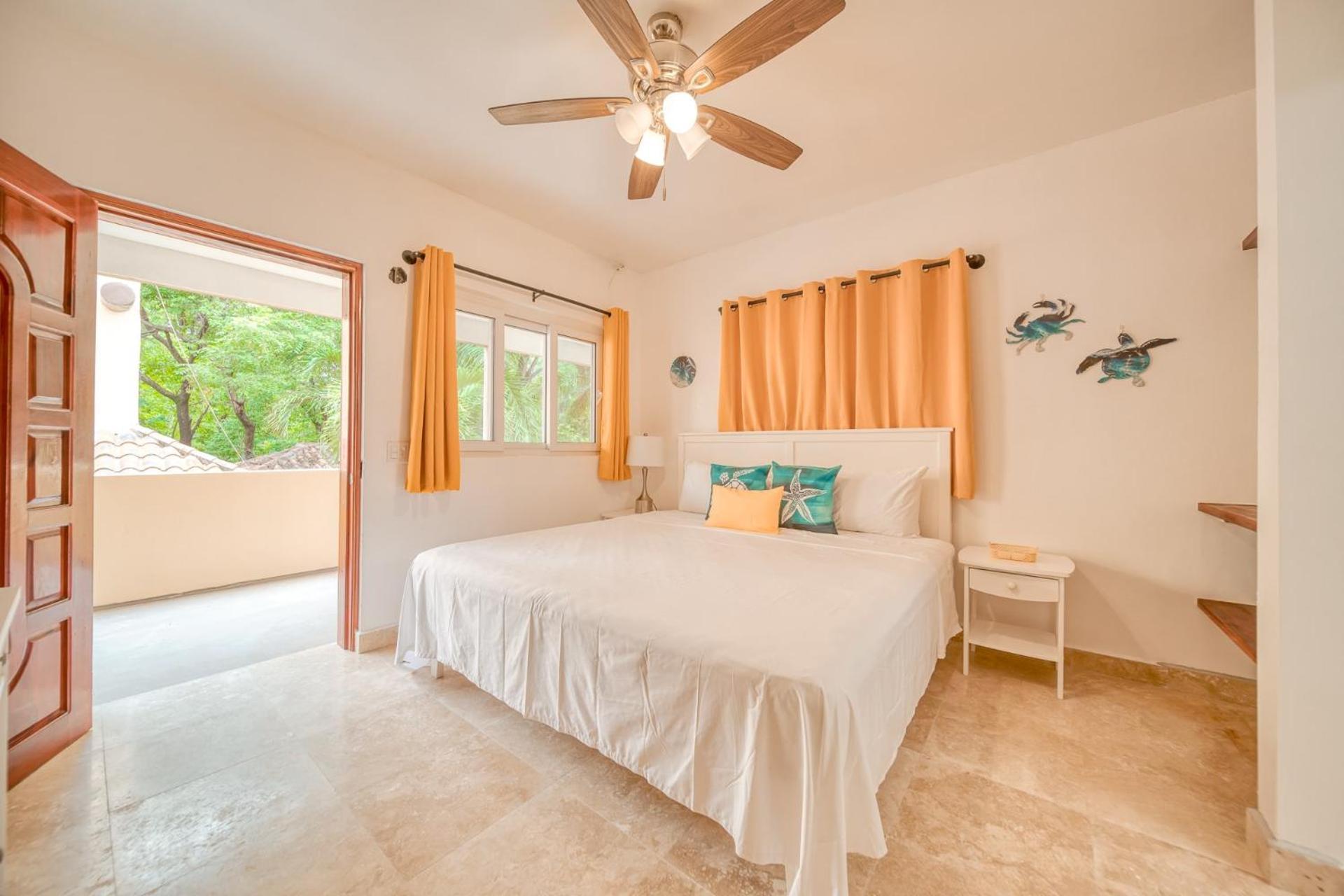 Caribe Tesoro Hotel Уест Бей Екстериор снимка