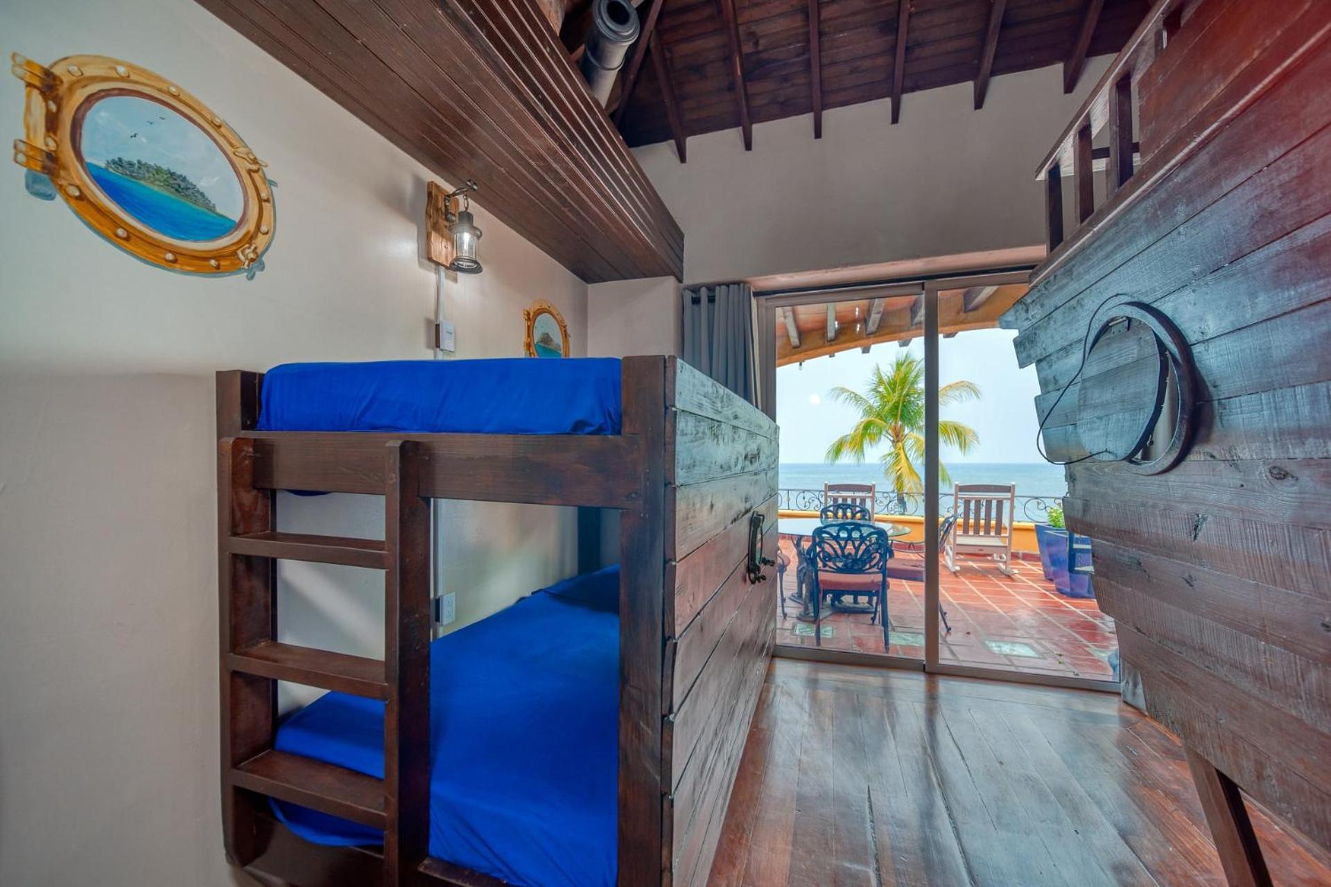 Caribe Tesoro Hotel Уест Бей Екстериор снимка